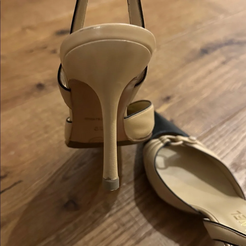 CHANEL Vintage Two-Tone Black and Cream Heels 39 - Picture 8 of 12